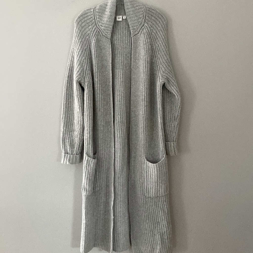 Gap sweater